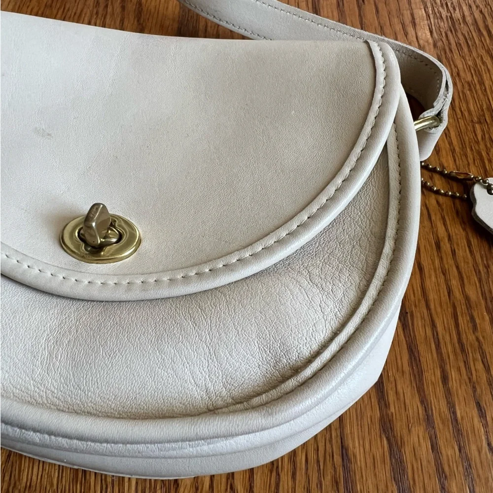 ⚪️COACH: White vintage Legacy flap purse, crossbody w/metal turn lock, preowned